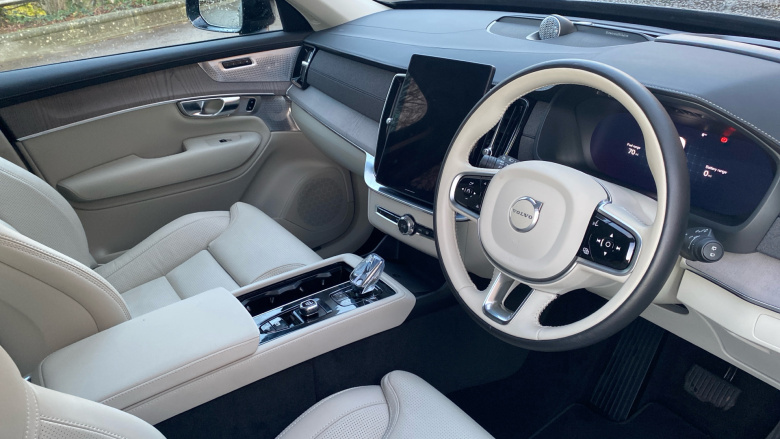 Volvo XC90 2.0 T8 PHEV Ultra Dark 5dr AWD Geartronic Estate